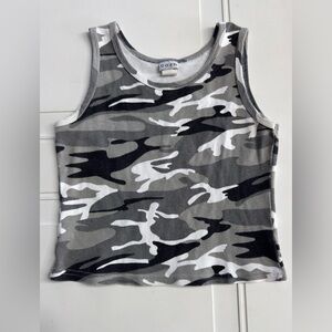 Cozy USA Women’s Sz L (Runs Small) Gray Black Camo Tank Top Y2K